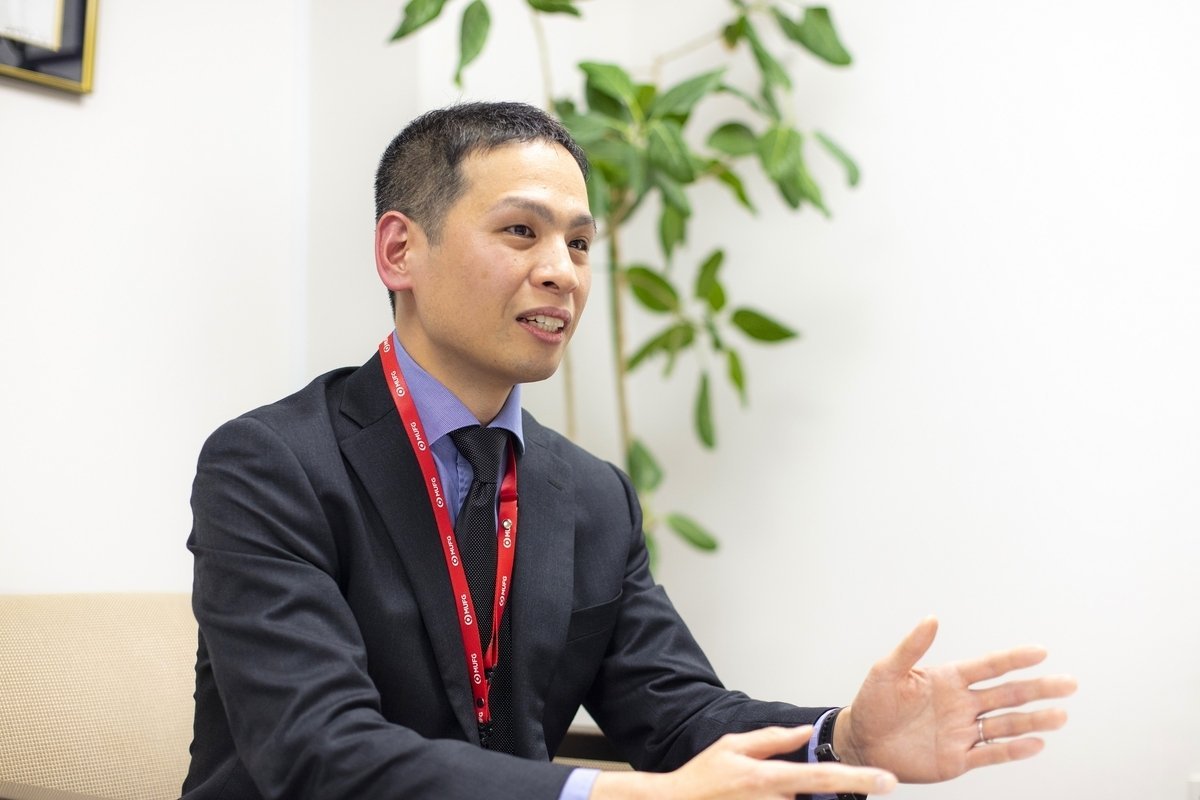 総務部で「省エネカルテ」による省エネアクション普及に尽力する布施さま